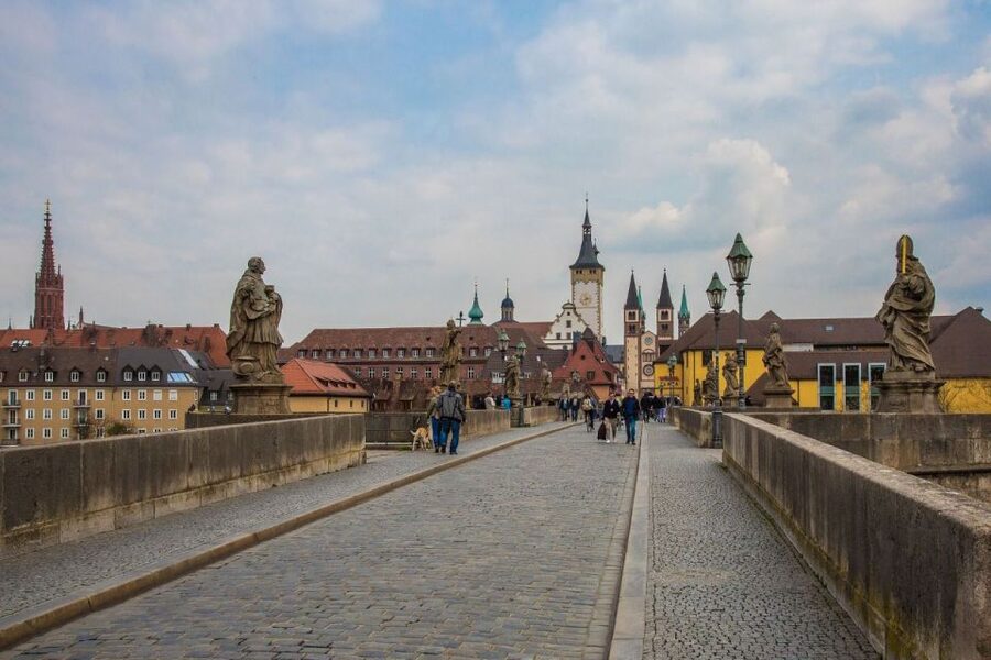 Würzburg: Private Walking Tour With Professional Guide - Market Square and Town Hall: the everyday Würzburg stop
